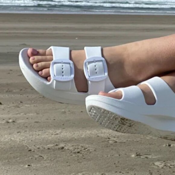 Telic Women's Boise Bliss Soft Arch Recovery Buckle Sandals Snow White Sz 2XS - Picture 1 of 13